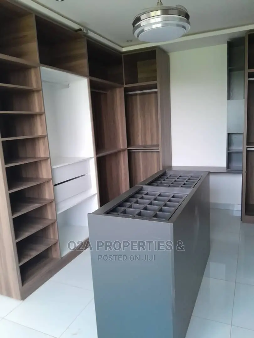 5bdrm House in Shopping Arcade Area for sale in Shopping Arcade Area