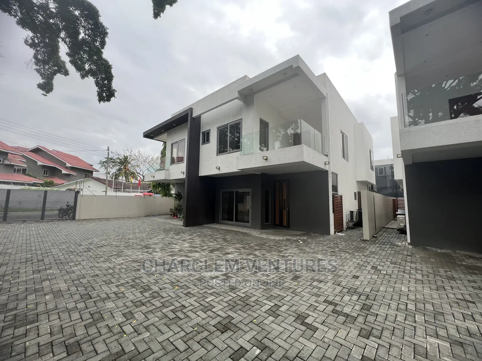 Furnished 3bdrm Townhouse / Terrace in Charclem Ventures, Labone in Labone