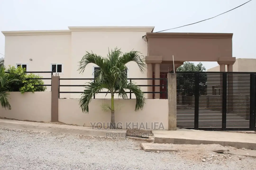 3bdrm House in Ahenfie Estate, Opeikuma for sale in Opeikuma