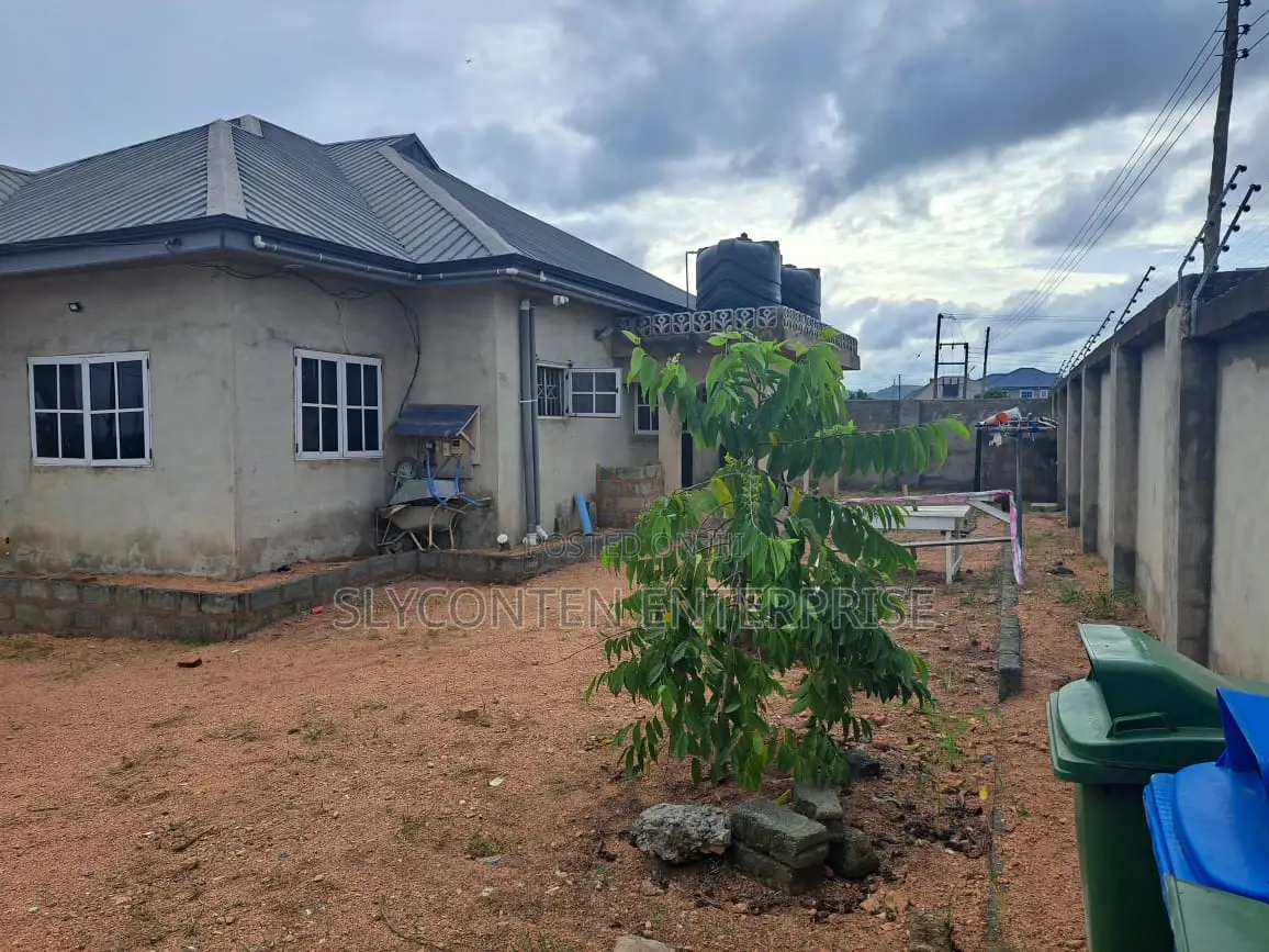 Furnished 6bdrm House in Amasaman for sale in Amasaman