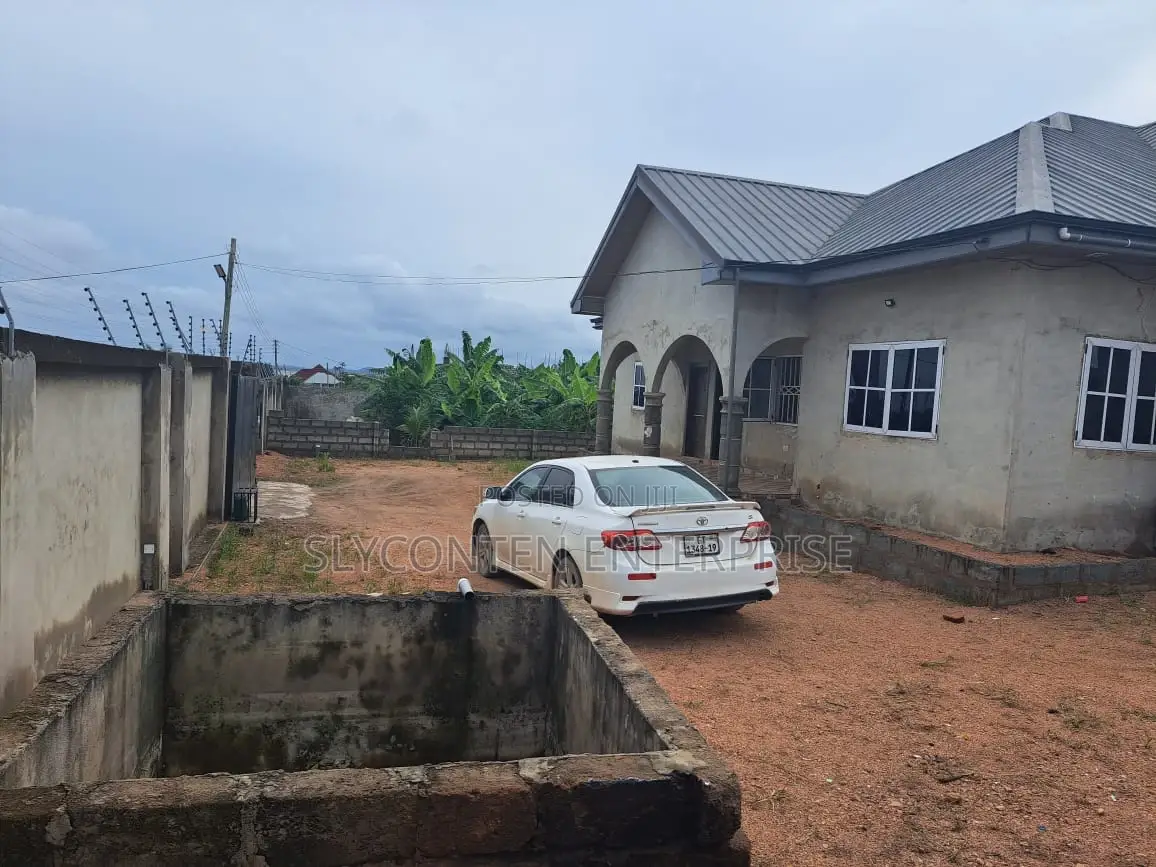 Furnished 6bdrm House in Amasaman for sale in Amasaman