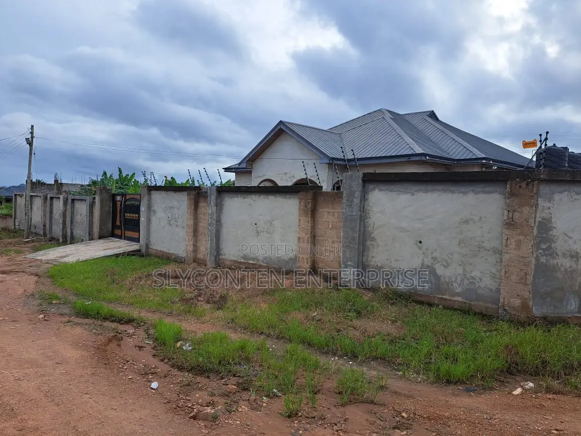 Furnished 6bdrm House in Amasaman for sale in Amasaman