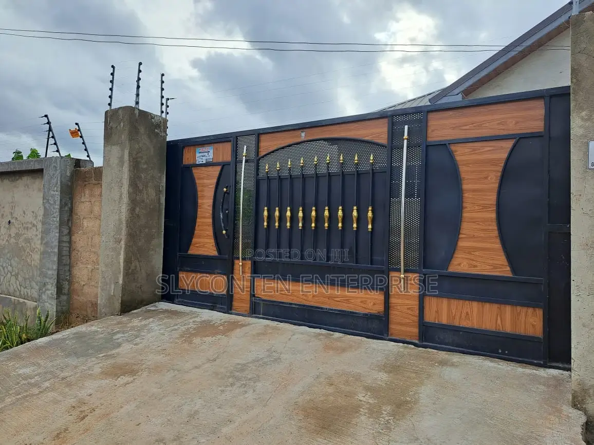 Furnished 6bdrm House in Amasaman for sale in Amasaman