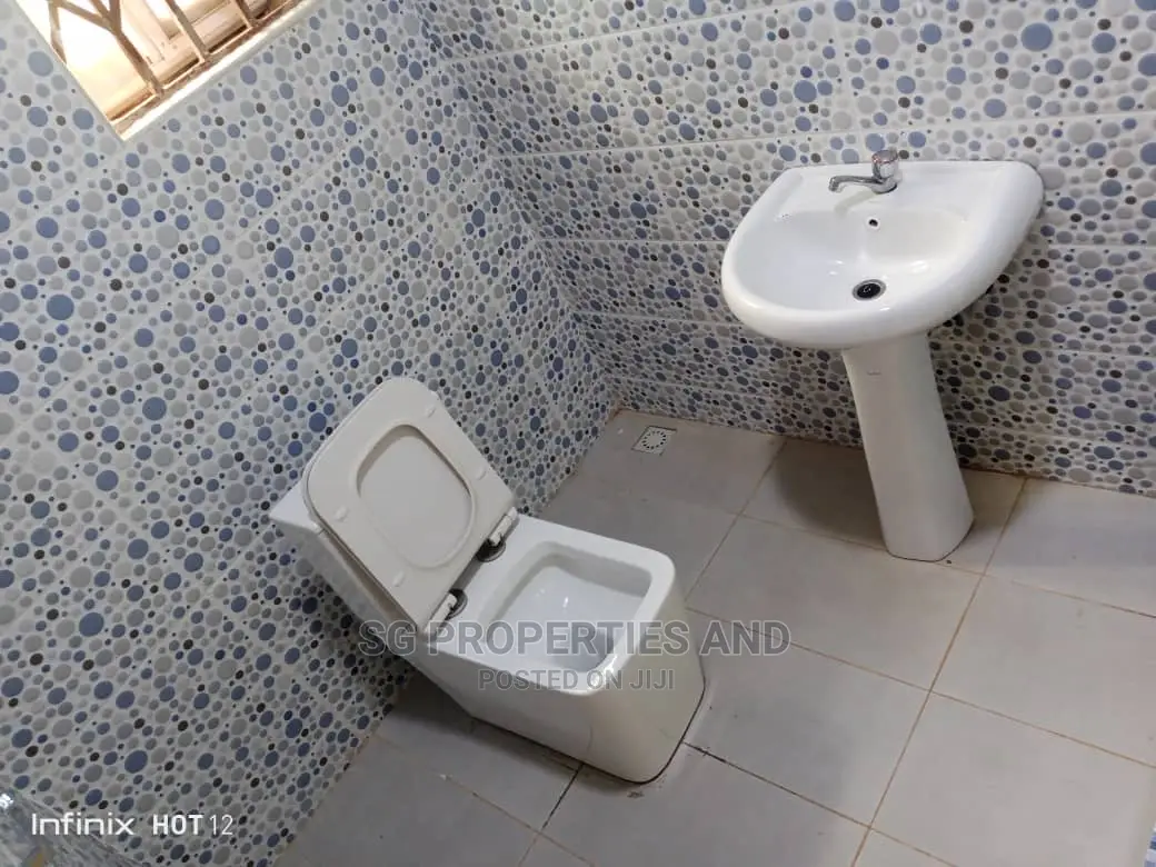 3bdrm House in Kfc, Spintex for rent in Spintex