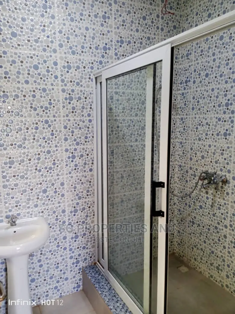 3bdrm House in Kfc, Spintex for rent in Spintex