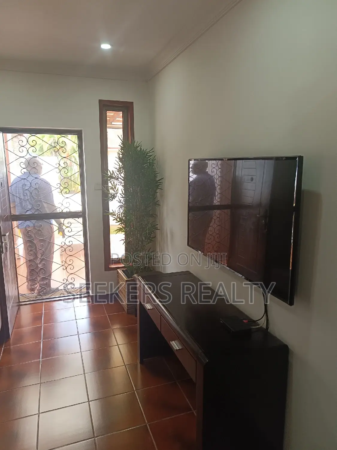 Furnished Studio Apartment in Seekers Realty, Labone for rent in Labone