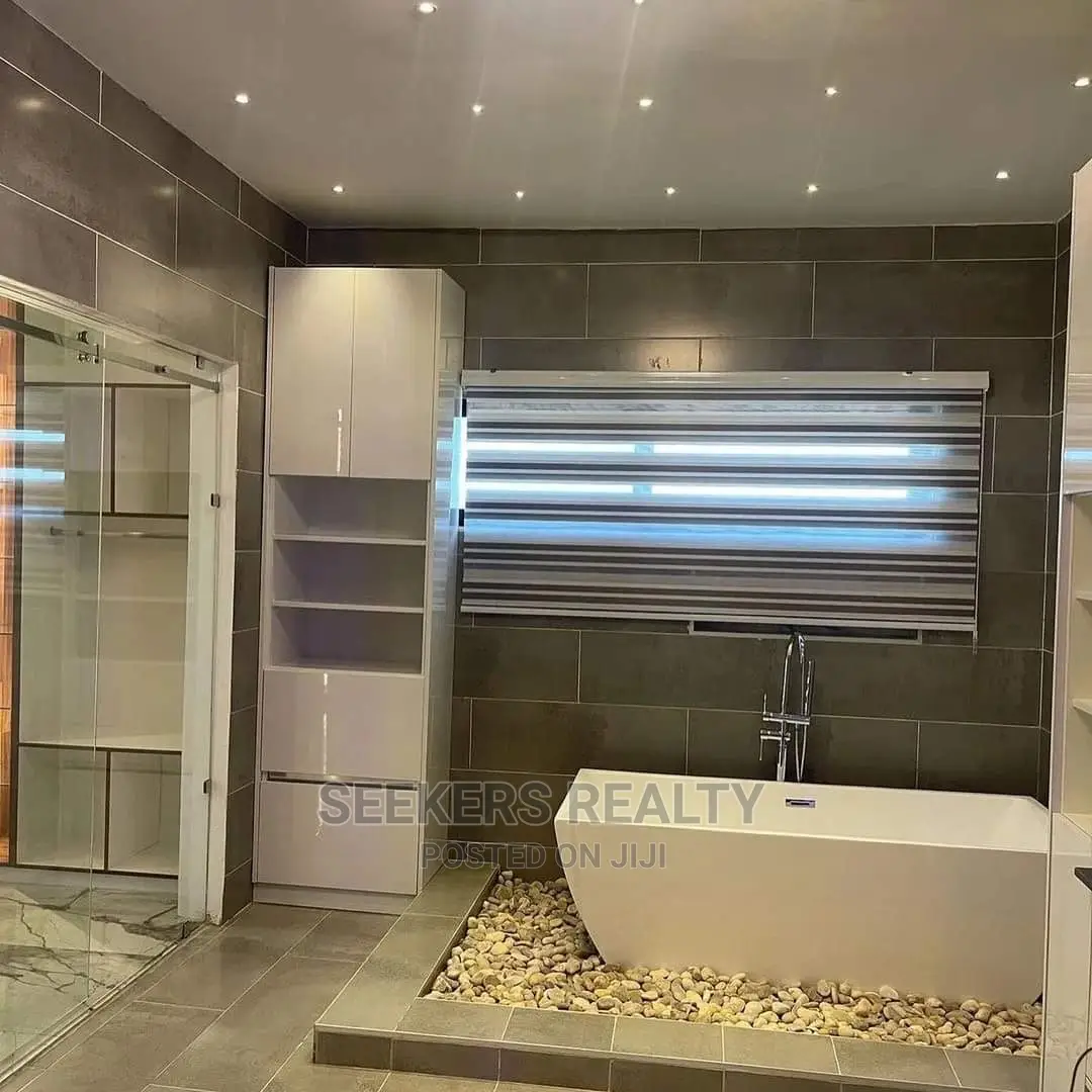Furnished 10bdrm House in Seekers Realty, Accra Metropolitan for sale in Accra Metropolitan