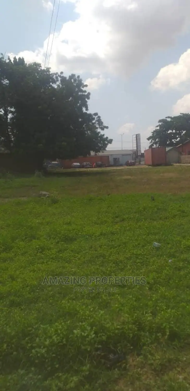 5 Plots of Land at Dzorwulu in Dzorwulu