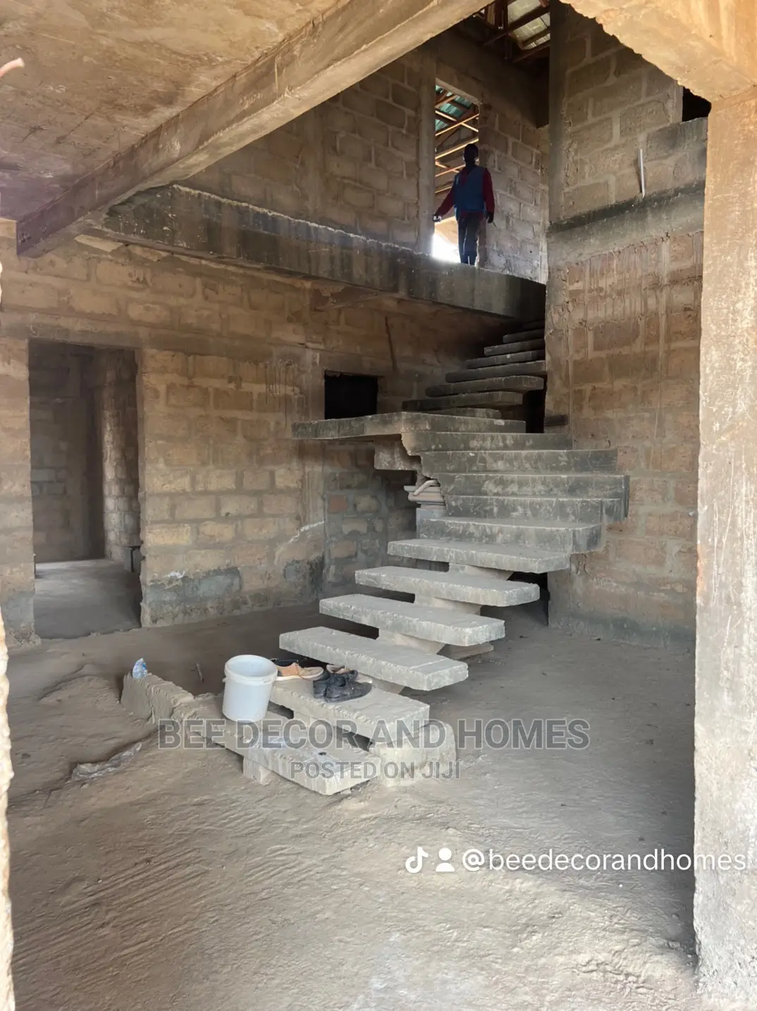 10bdrm Mansion in Bee Decor And Homes, Adenta for sale in Adenta