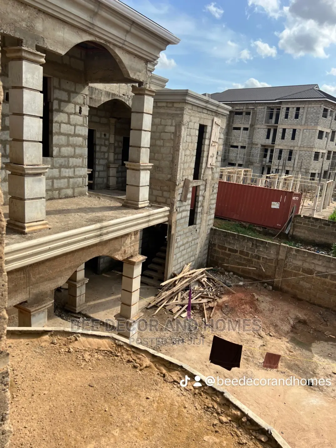 10bdrm Mansion in Bee Decor And Homes, Adenta for sale in Adenta
