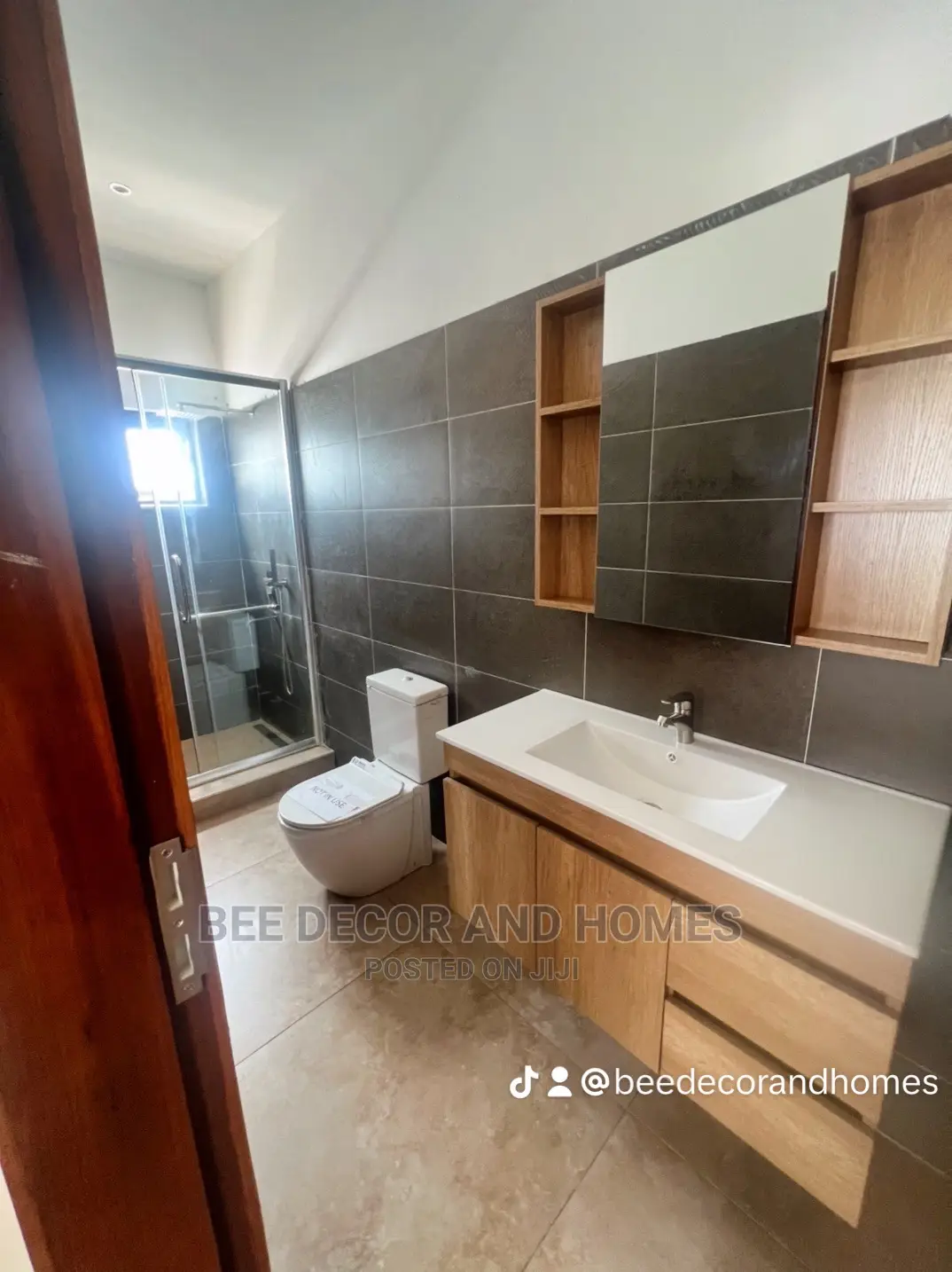 4bdrm Townhouse/Terrace in Bee Decor And Homes, Oyarifa for sale in Oyarifa