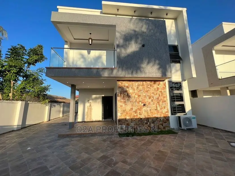4bdrm House in Baatsona Total for sale in Baatsona Total