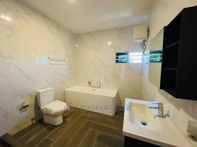 4bdrm House in Baatsona Total for sale in Baatsona Total