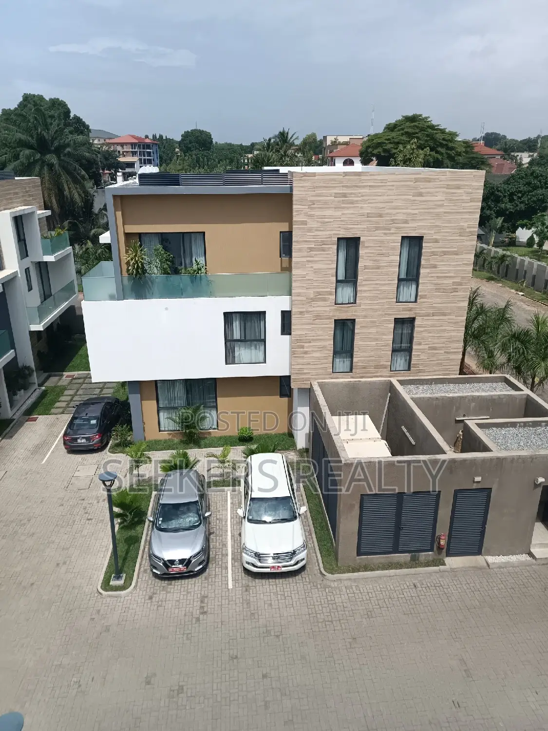 4bdrm Townhouse / Terrace in Seekers Realty, Osu for rent in Osu