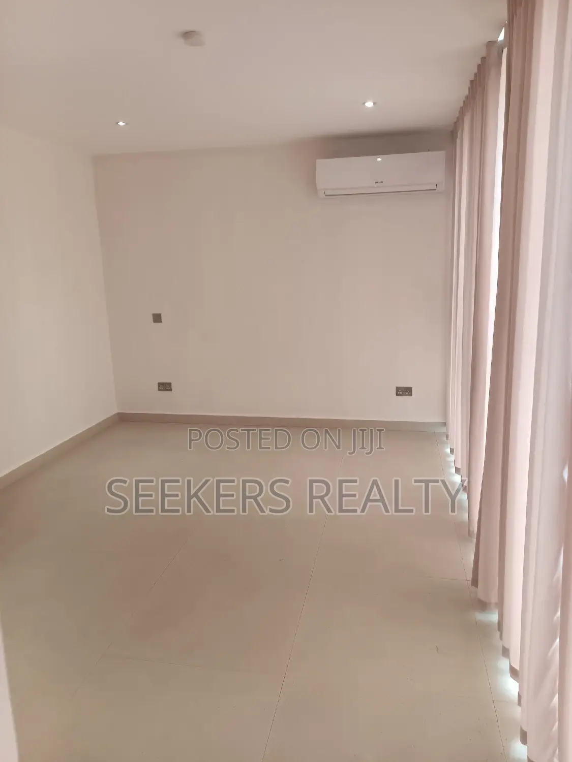 4bdrm Townhouse / Terrace in Seekers Realty, Osu for rent in Osu