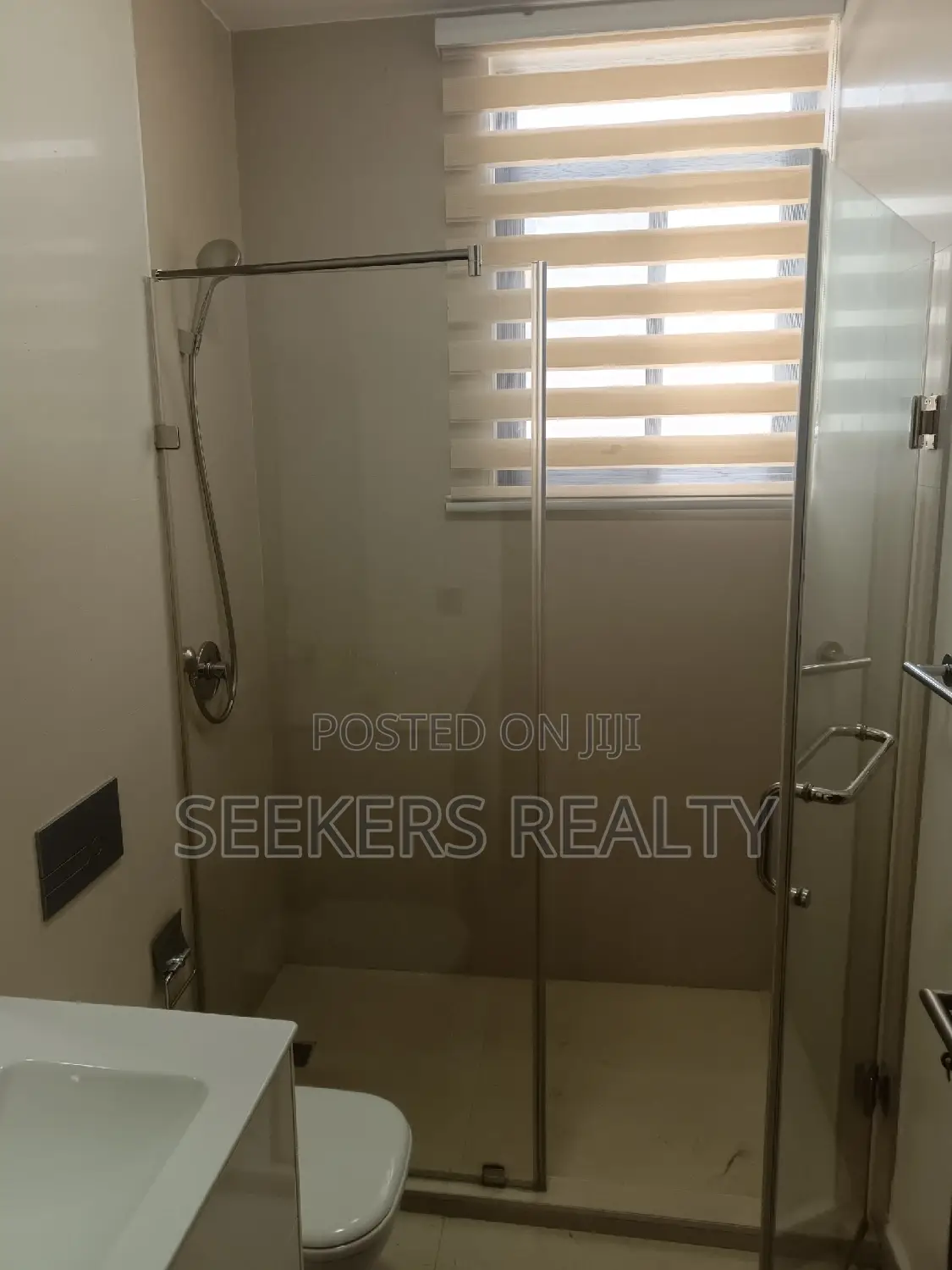 4bdrm Townhouse / Terrace in Seekers Realty, Osu for rent in Osu