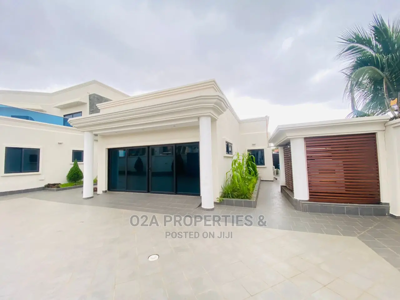 7bdrm Mansion in American House for sale in American House