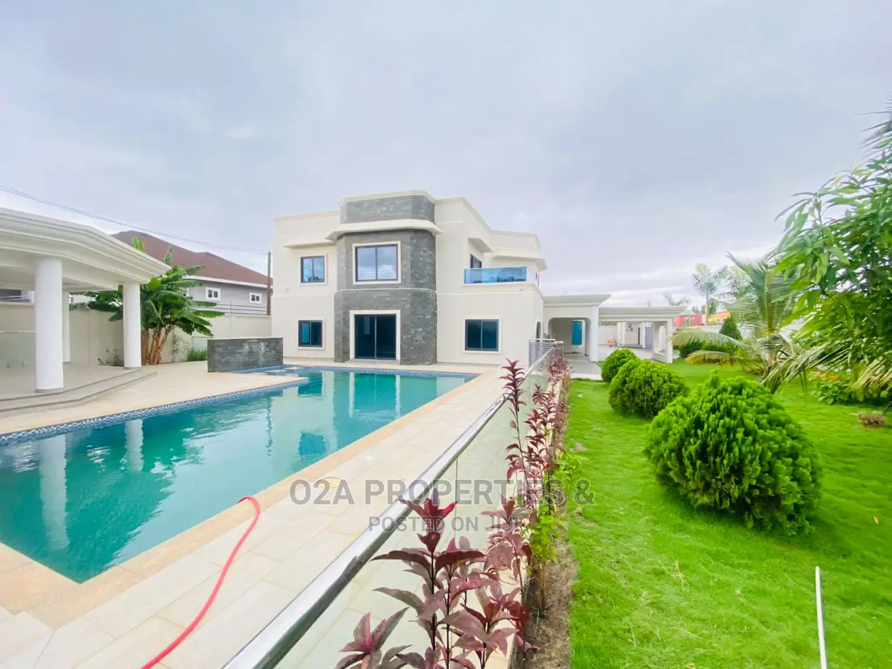 7bdrm Mansion in American House for sale in American House