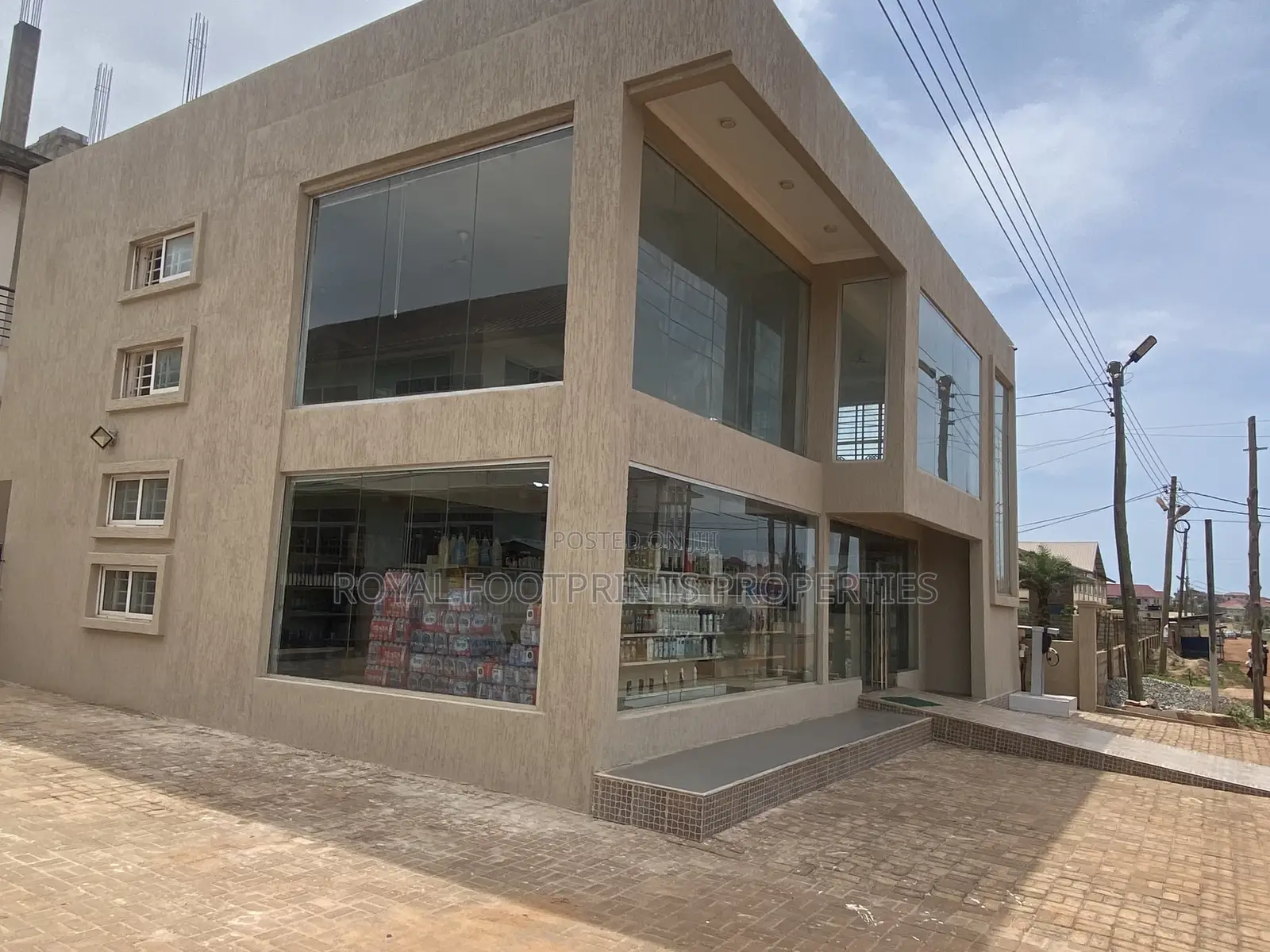 A Very Big Shop/Office Space Up for Rent in Madina