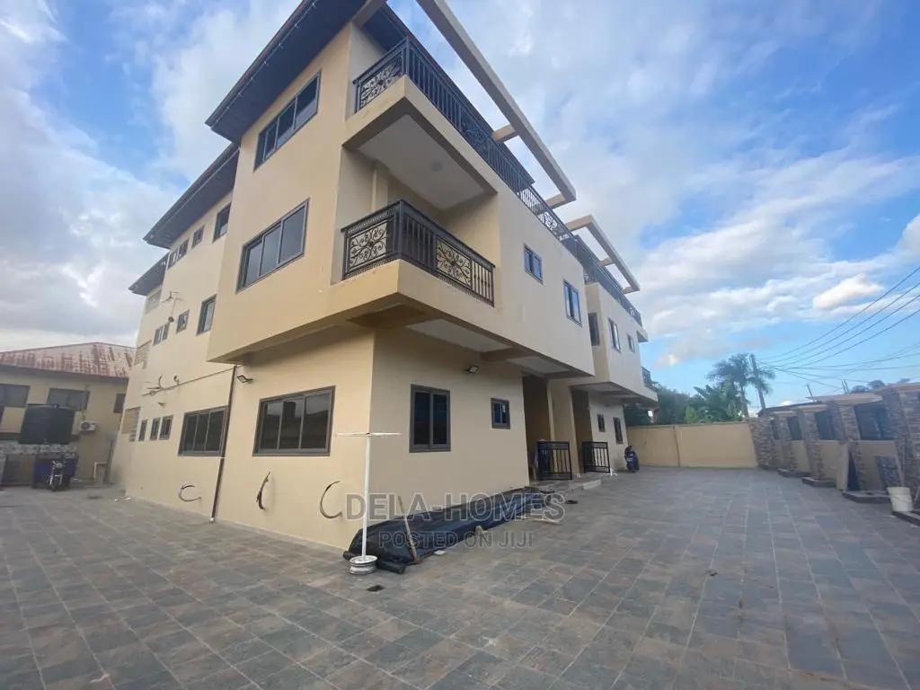 2bdrm Apartment in Atomic, Madina for rent in Madina