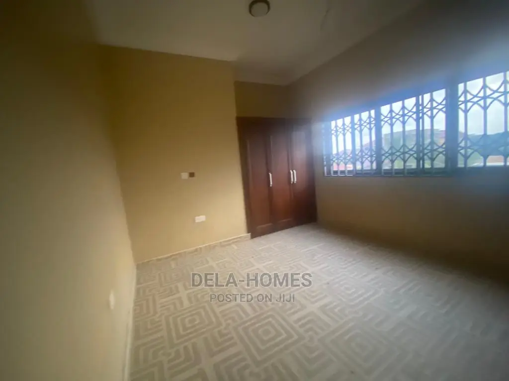 2bdrm Apartment in Atomic, Madina for rent in Madina