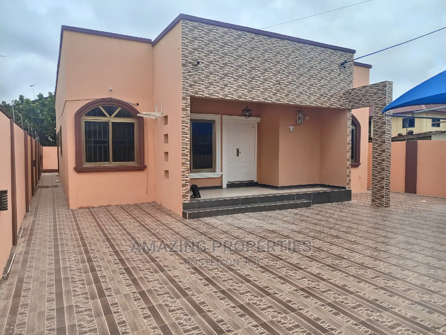 3bdrm House in For Rent 3 Bedrooms for rent in Spintex