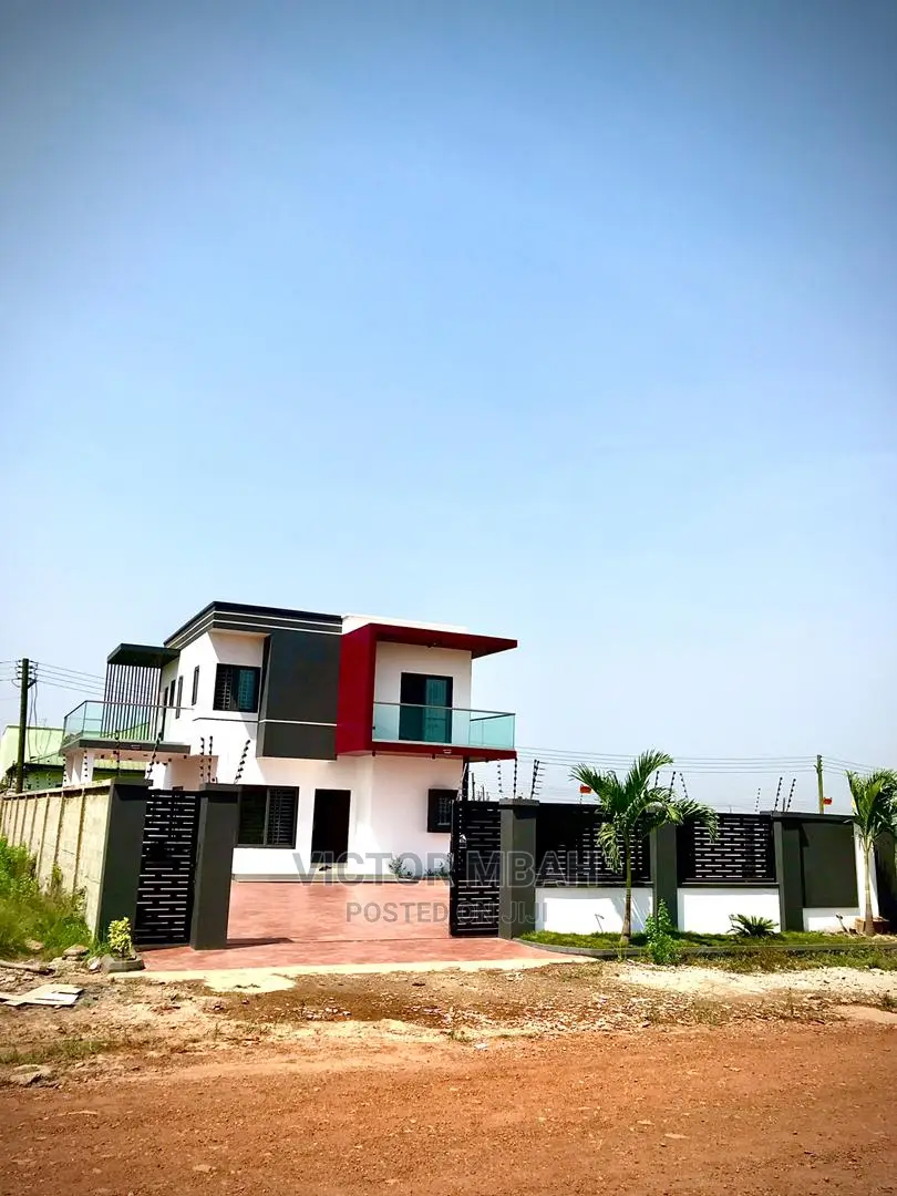 4bdrm Duplex in Community 25, Tema Metropolitan for sale in Tema Metropolitan