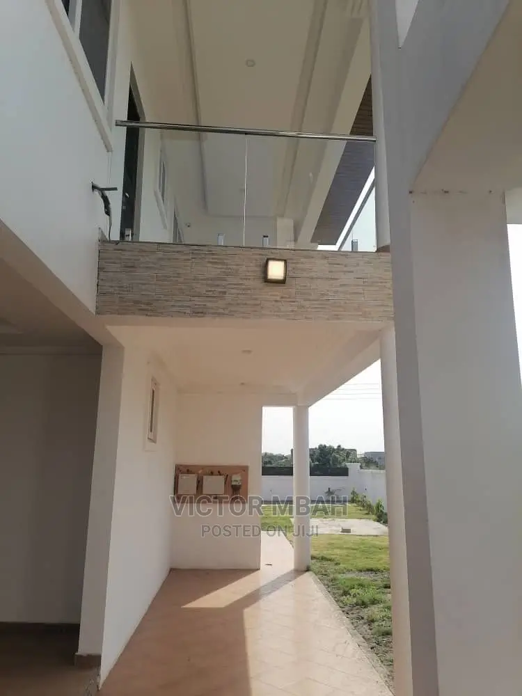 5bdrm Duplex in Community 25 Tema for sale in Tema Metropolitan