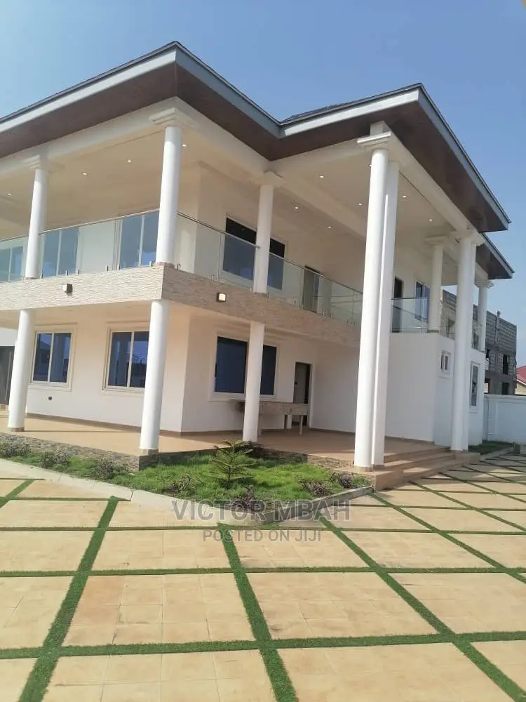 5bdrm Duplex in Community 25 Tema for sale in Tema Metropolitan