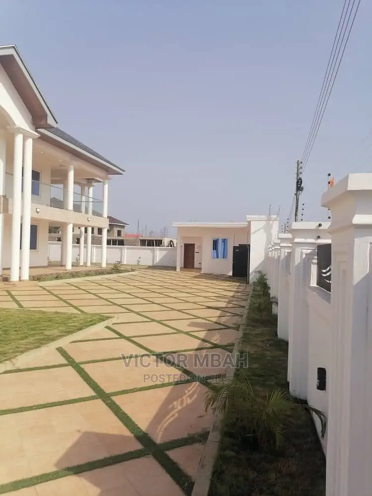 5bdrm Duplex in Community 25 Tema for sale in Tema Metropolitan