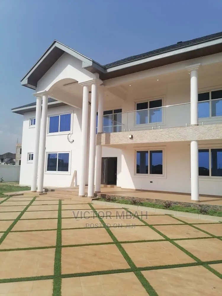 5bdrm Duplex in Community 25 Tema for sale in Tema Metropolitan