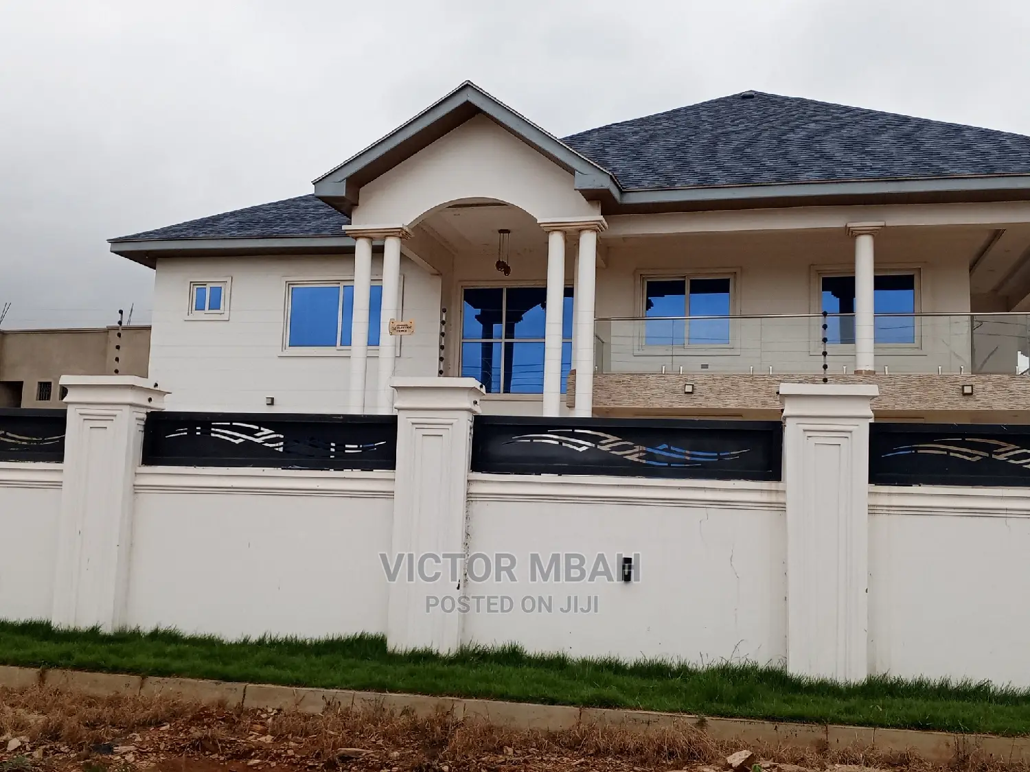 5bdrm Duplex in Community 25 Tema for sale in Tema Metropolitan