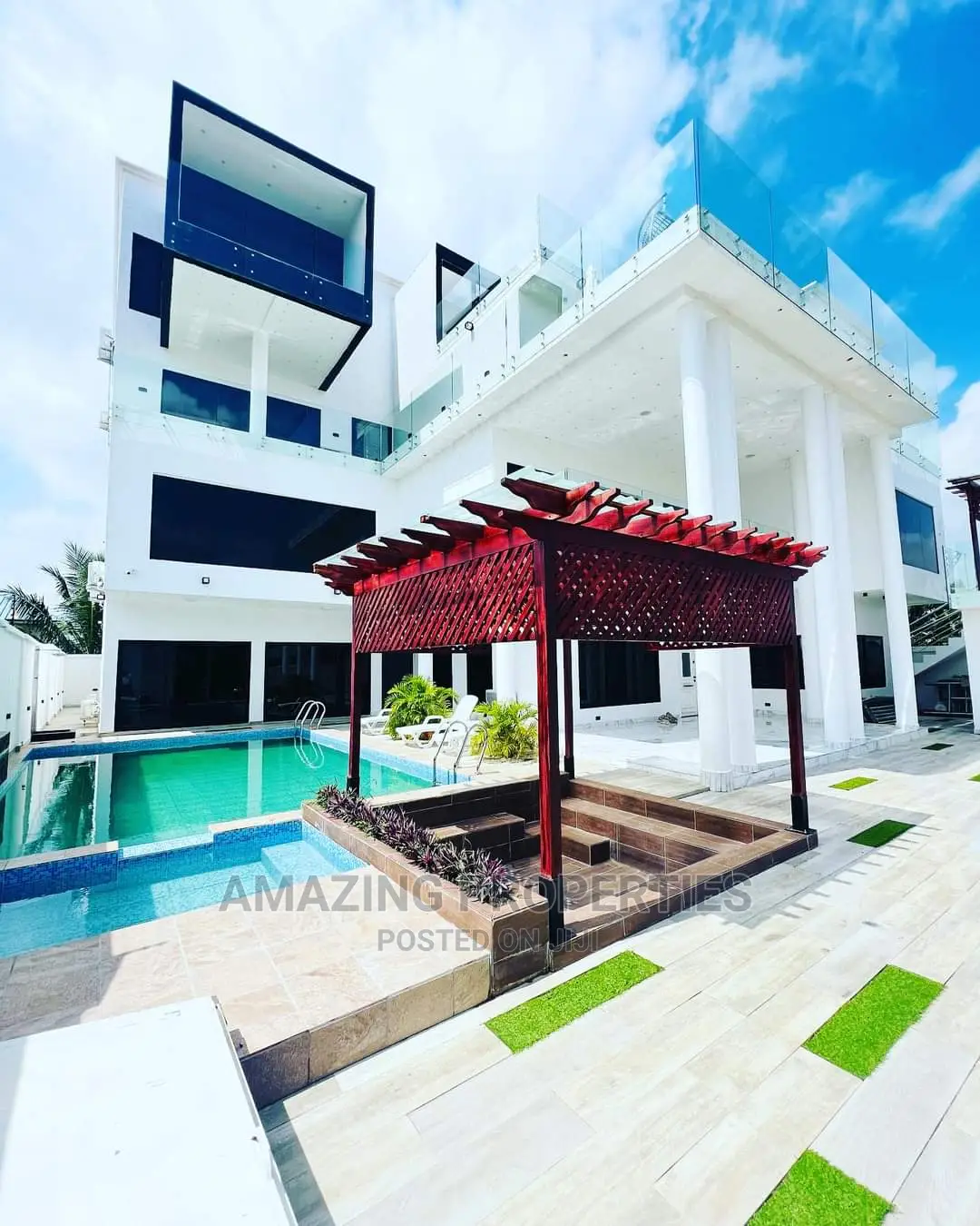 10bdrm House in East Legon for sale in East Legon