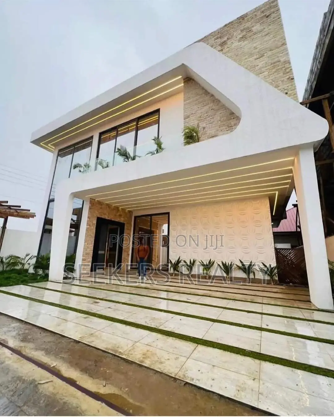 4bdrm House in Seekers Realty, Achimota for sale in Achimota