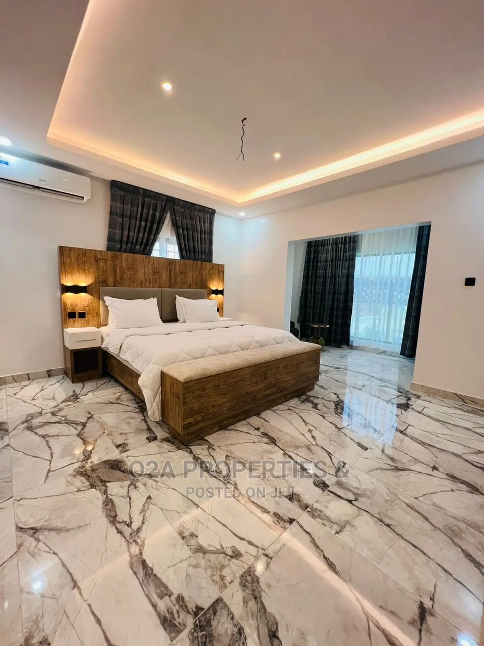 Furnished 10bdrm Mansion in School Junction for sale in School Junction