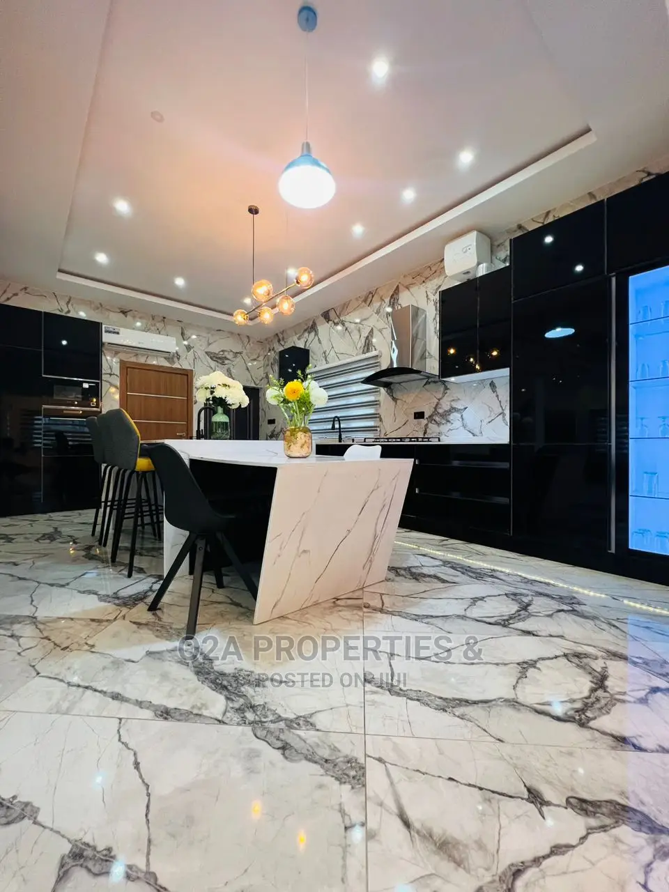 Furnished 10bdrm Mansion in School Junction for sale in School Junction