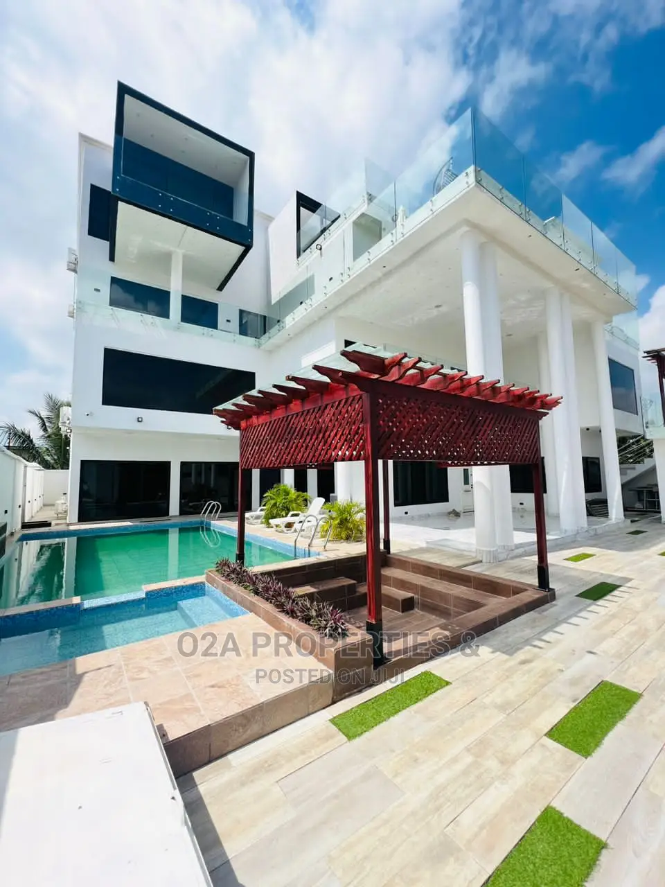 Furnished 10bdrm Mansion in School Junction for sale in School Junction