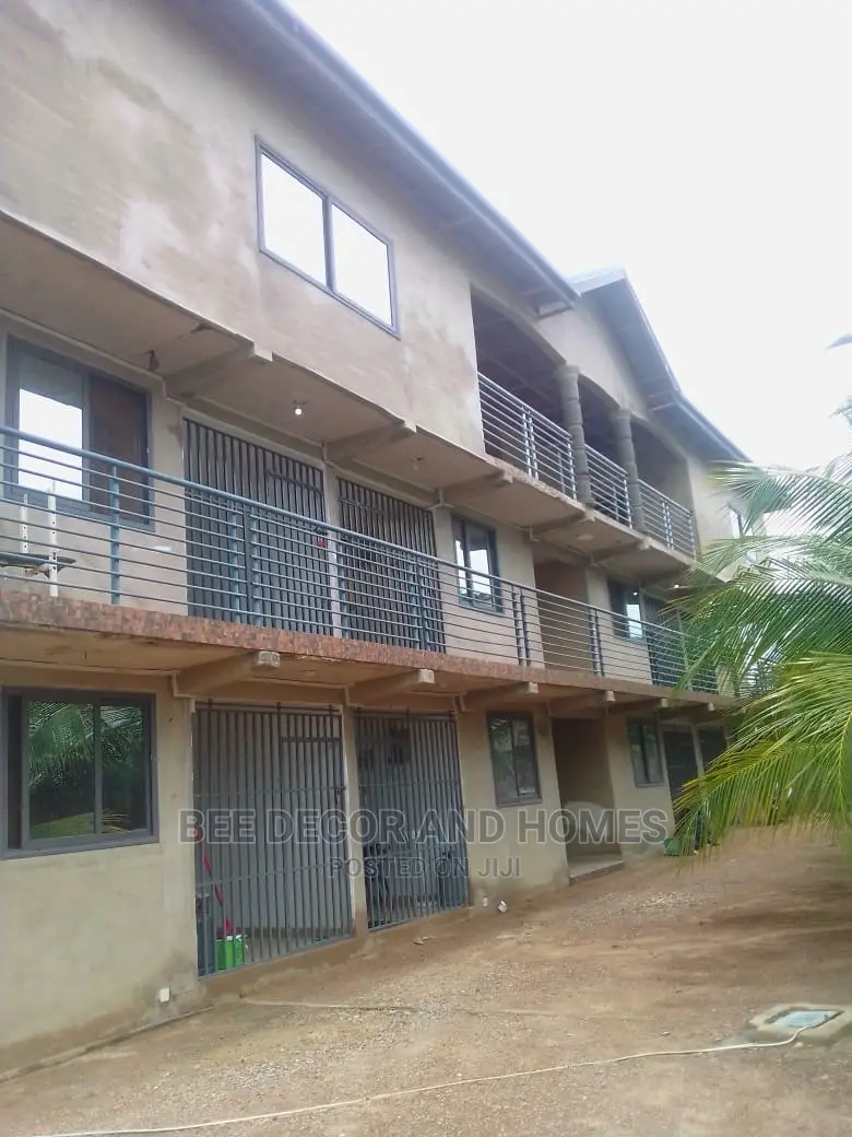 10bdrm Apartment in Bee Decor And Homes, Old Ashomang for sale in Old Ashomang