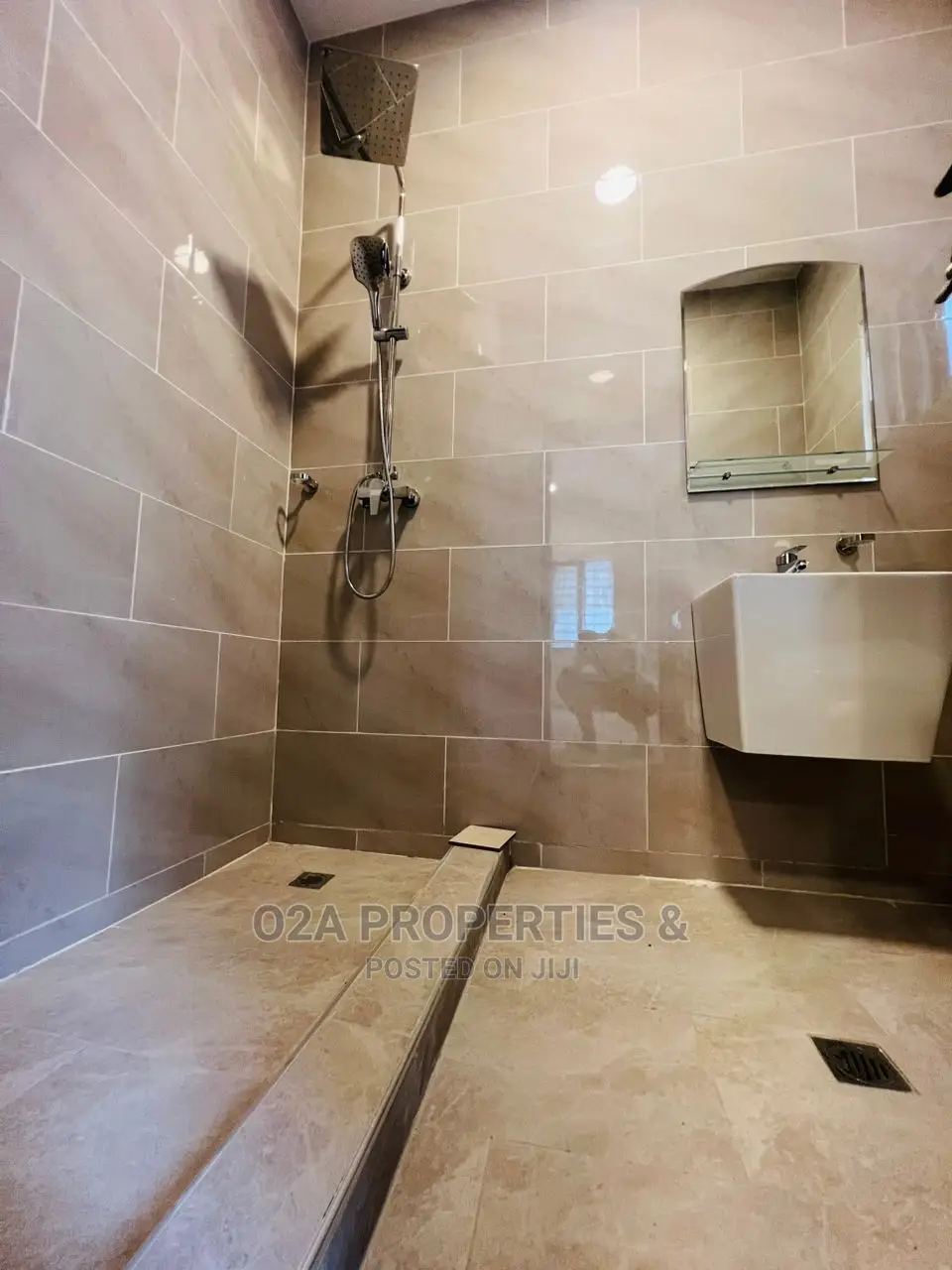 5bdrm House in Lake Side Estate for sale in Lake Side Estate