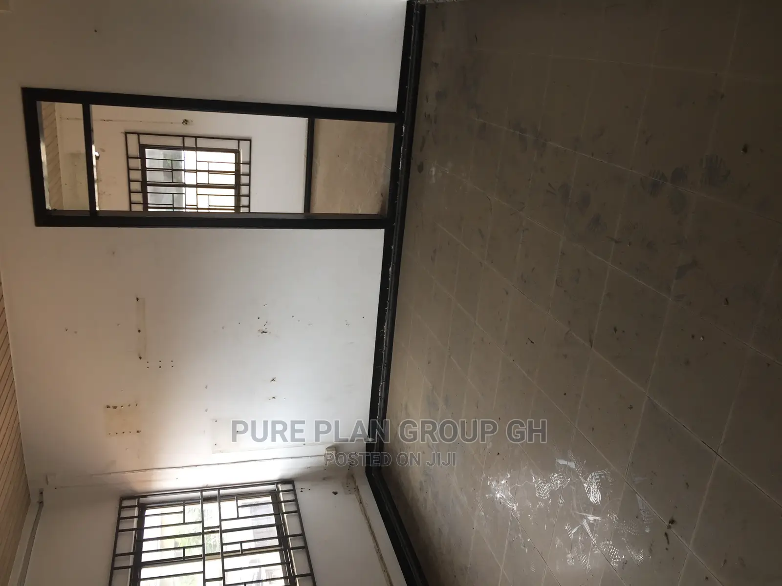 10bdrm Mansion in Kokomlemle for sale in Kokomlemle