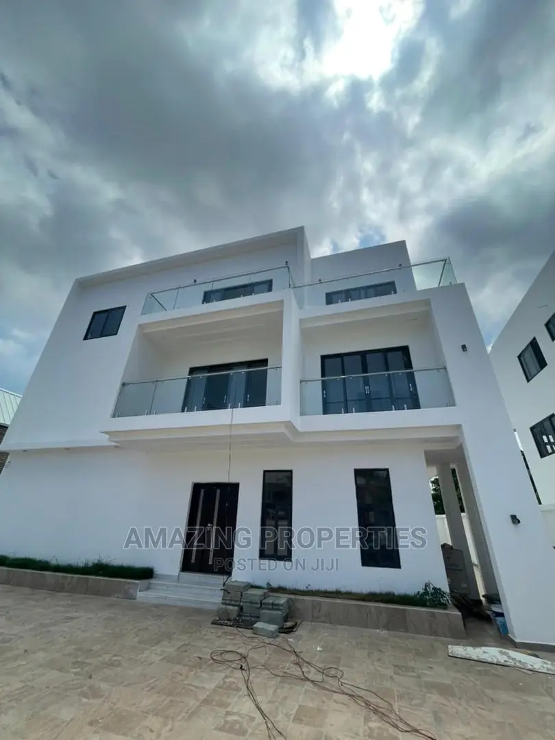 5bdrm House in Airport Residential Area for sale in Airport Residential Area