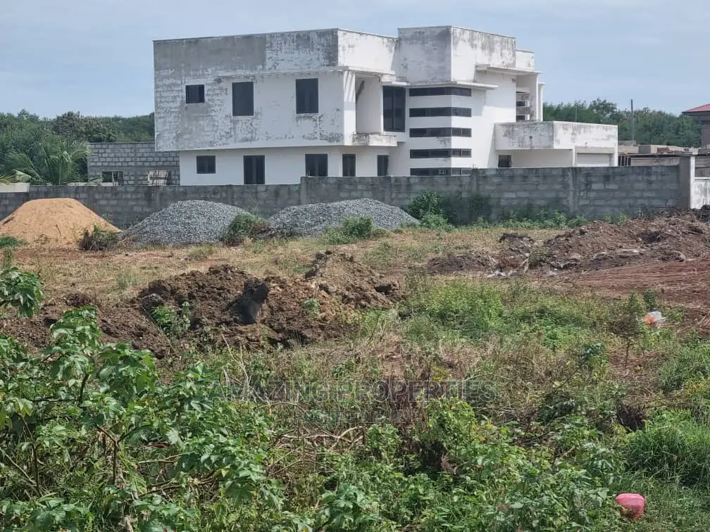 4 Plots of Registered Land at Celebrity Estate Sakumono. in Sakumono