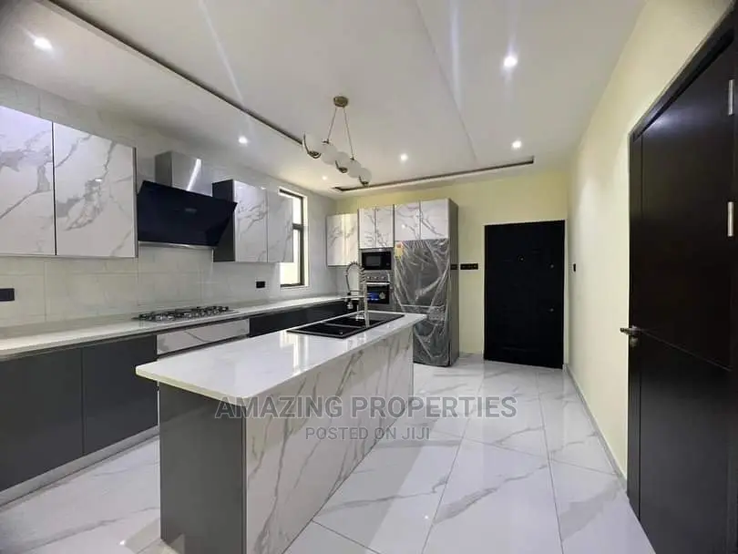 5bdrm House in Airport Residential Area for sale in Airport Residential Area