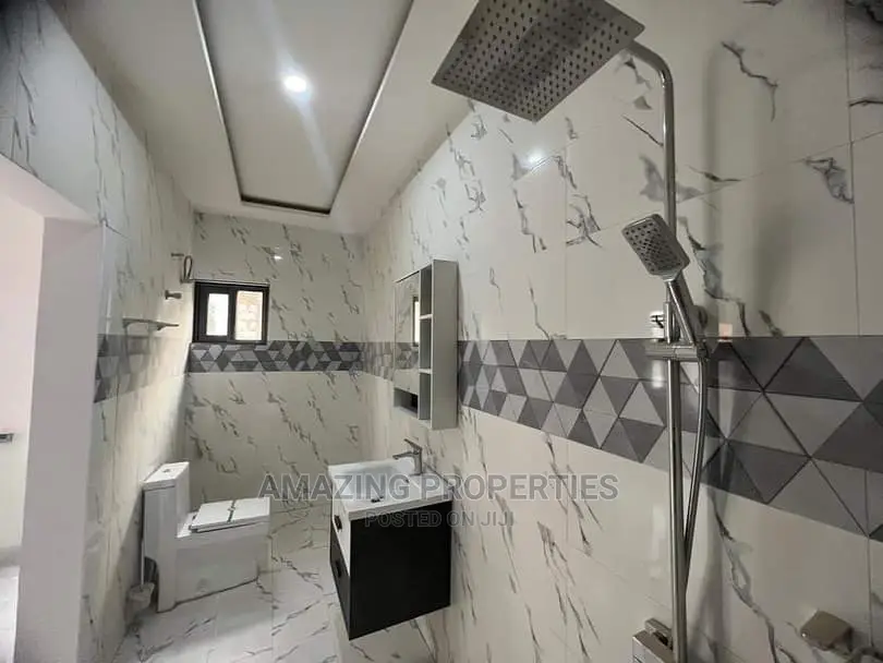 5bdrm House in Airport Residential Area for sale in Airport Residential Area
