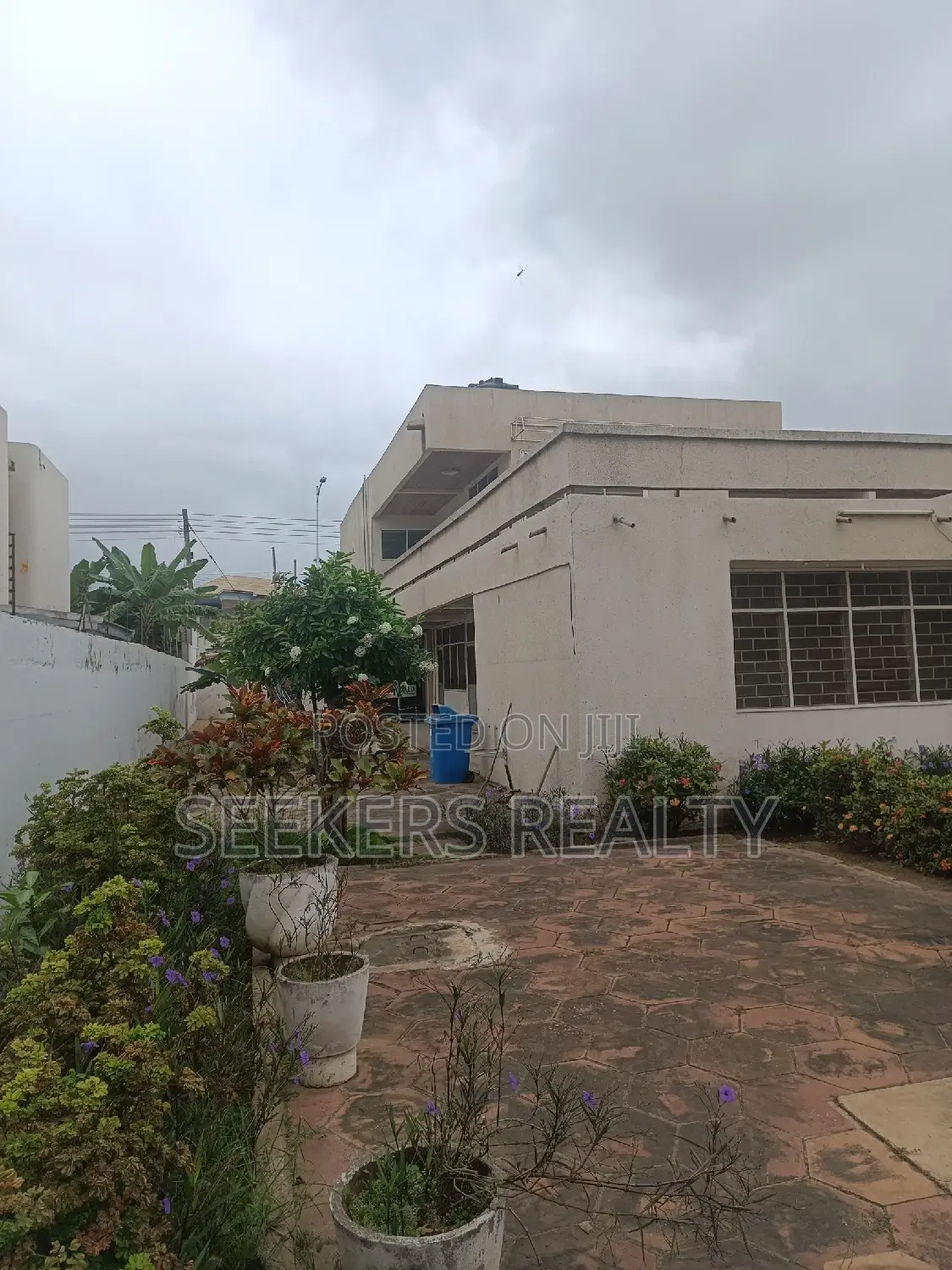 7bdrm House in Seekers Realty, Dzorwulu for sale in Dzorwulu