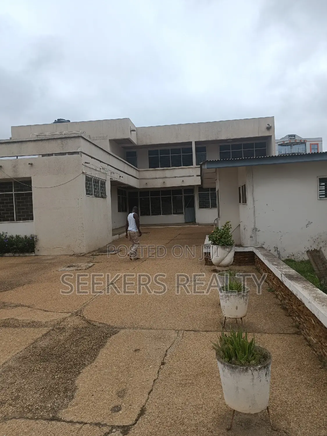 7bdrm House in Seekers Realty, Dzorwulu for sale in Dzorwulu