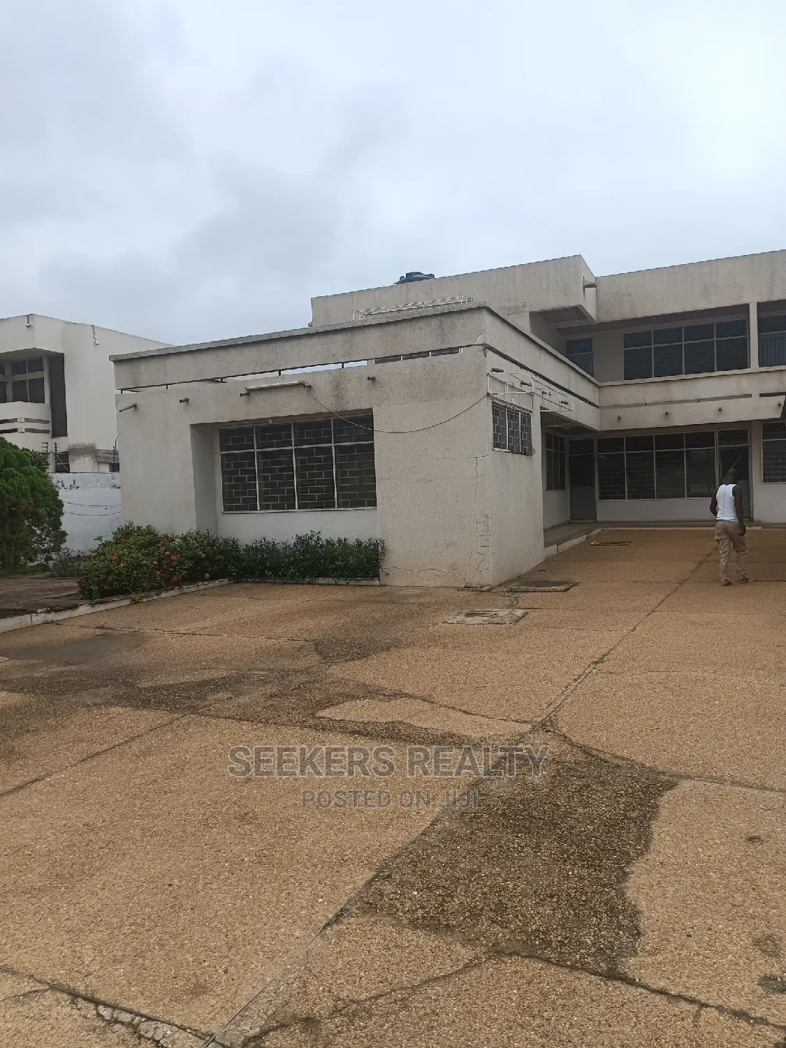 7bdrm House in Seekers Realty, Dzorwulu for sale in Dzorwulu