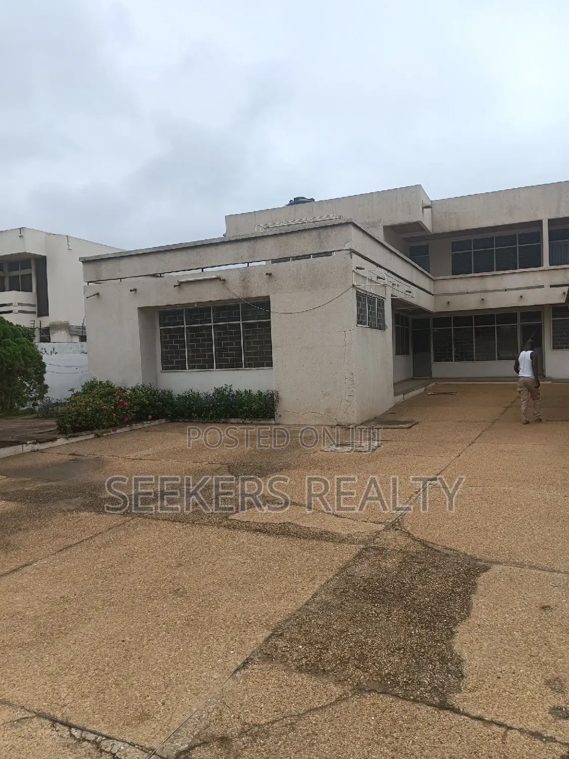 7bdrm House in Seekers Realty, Dzorwulu for sale in Dzorwulu