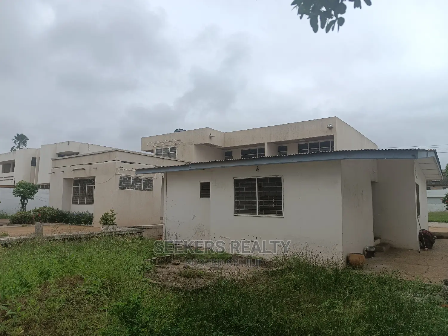 7bdrm House in Seekers Realty, Dzorwulu for sale in Dzorwulu