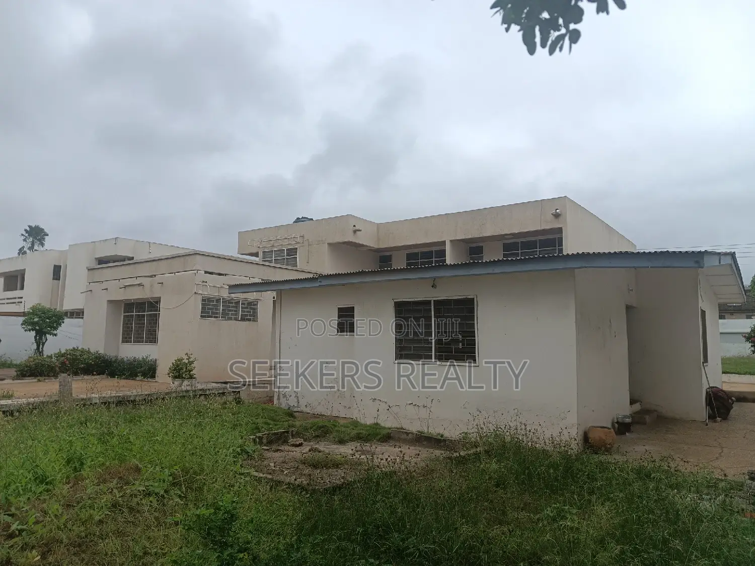 7bdrm House in Seekers Realty, Dzorwulu for sale in Dzorwulu